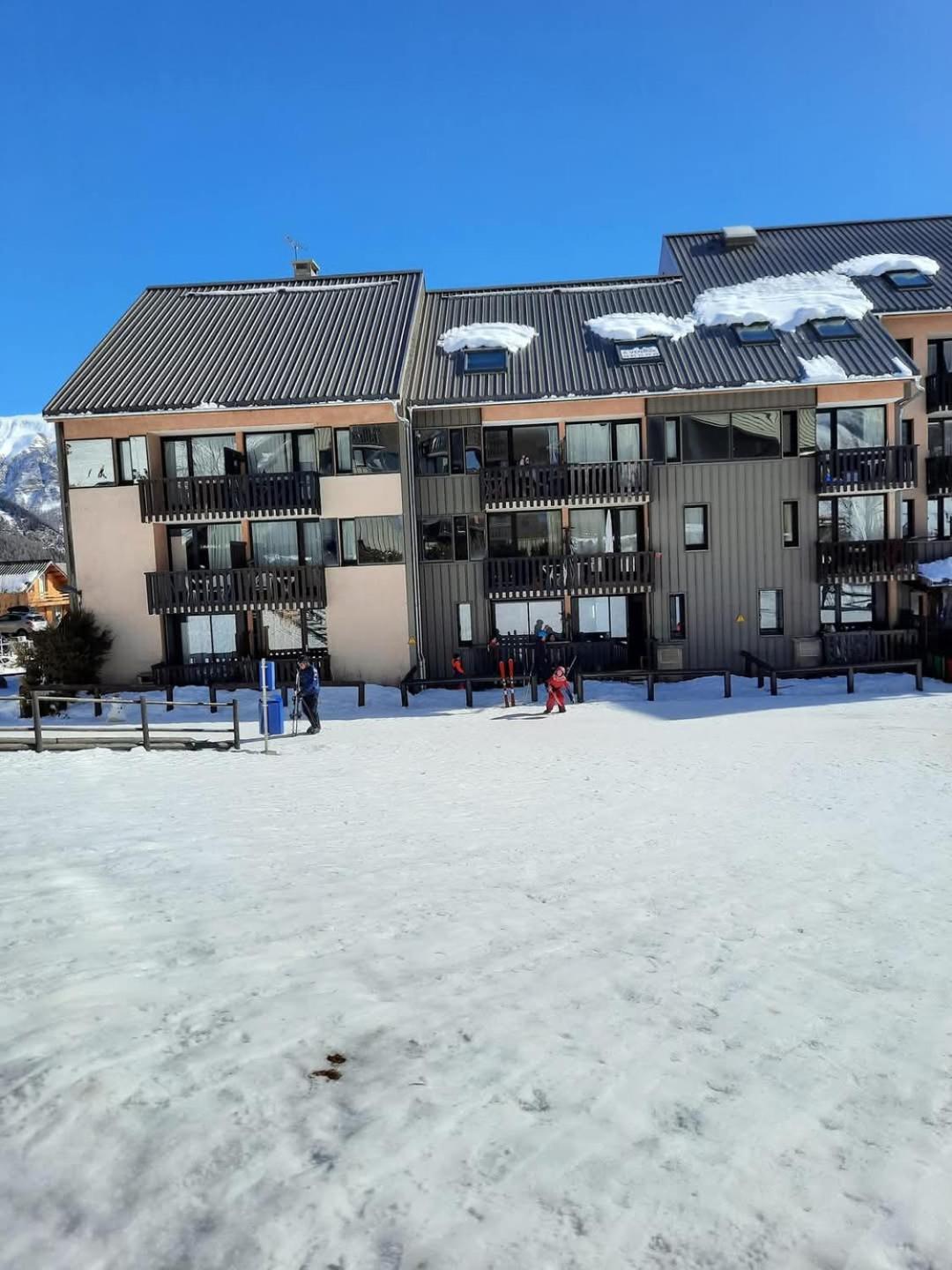 5 Personnes En Rez De Jardin Réallon